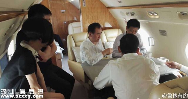 王健林直播斗地主 私人飛機機內(nèi)場景曝光(組圖)