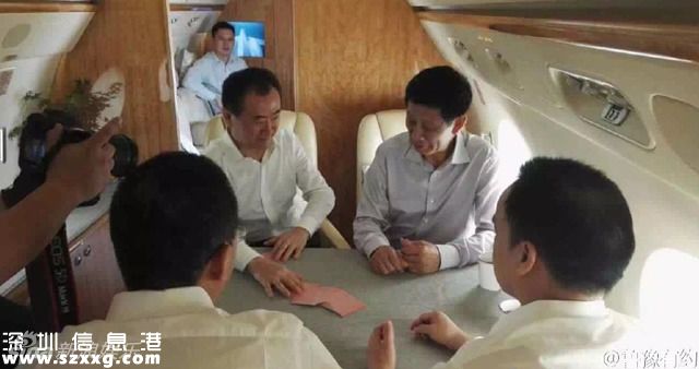 王健林直播斗地主 私人飛機機內(nèi)場景曝光(組圖)