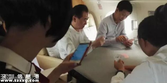 王健林直播斗地主 私人飛機機內(nèi)場景曝光(組圖)