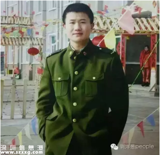 申亮亮剛?cè)胛闀r的照片。受訪者供圖