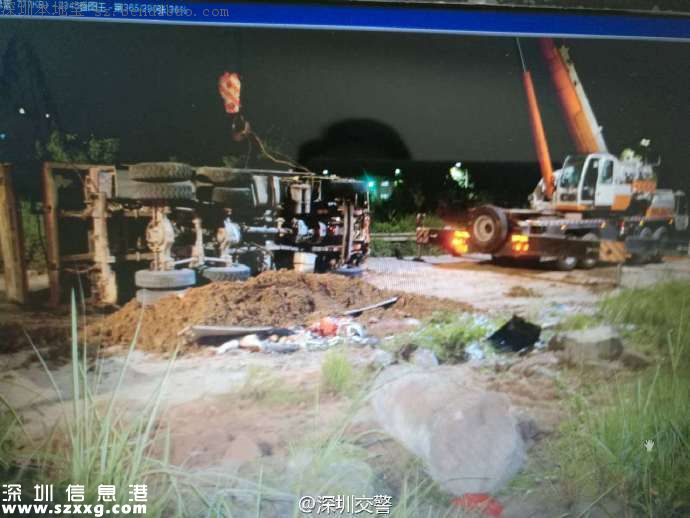深圳泥頭車與電動(dòng)車相撞側(cè)翻 一對(duì)男女被泥土掩埋