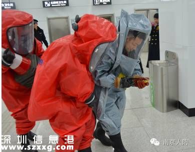 深圳地鐵2號線一精神異?；颊?引發(fā)乘客慌亂受傷
