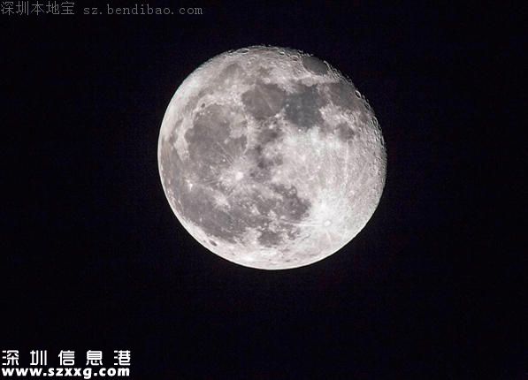 深圳網(wǎng)友曬自己拍的超級(jí)月亮 大寫(xiě)的服！