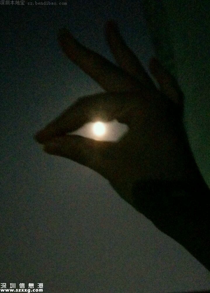 深圳網(wǎng)友曬自己拍的超級(jí)月亮 大寫(xiě)的服！