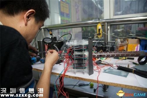 理工男自制雷神錘 揭秘：雷神錘子是用什么材料制造的？