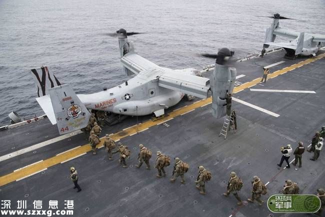 真會(huì)玩！美軍乘軍艦東海上打高爾夫(組圖)