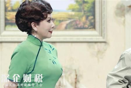 蔡明穿復古旗袍 與老搭檔再度攜手為觀眾們獻上精彩作品