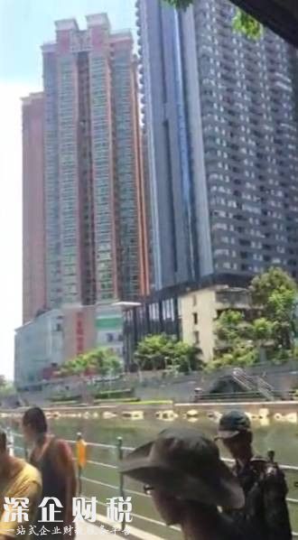 深圳男子釣上1米長怪魚 疑似“淡水殺手”鱷雀鱔(圖)