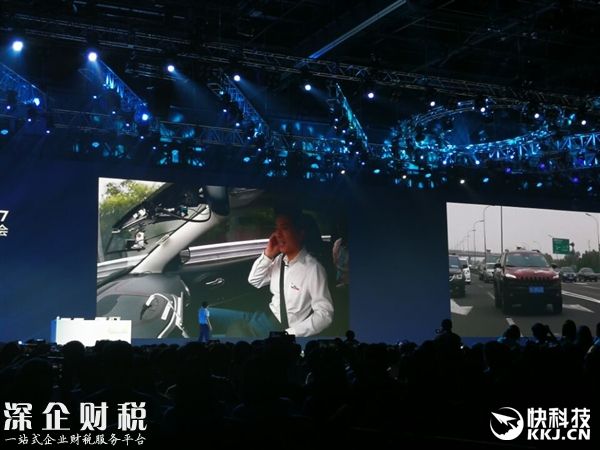 逆天！李彥宏乘坐百度無人車上路 主駕駛空無一人