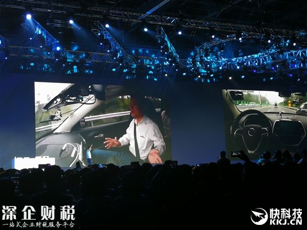 逆天！李彥宏乘坐百度無人車上路 主駕駛空無一人