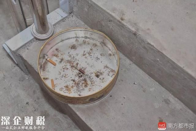 深圳寫字樓里的陽臺(tái)和個(gè)人辦公室都得禁煙！