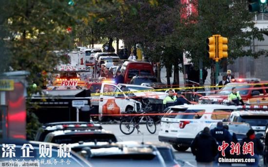 警察在襲擊事件現(xiàn)場附近警戒。